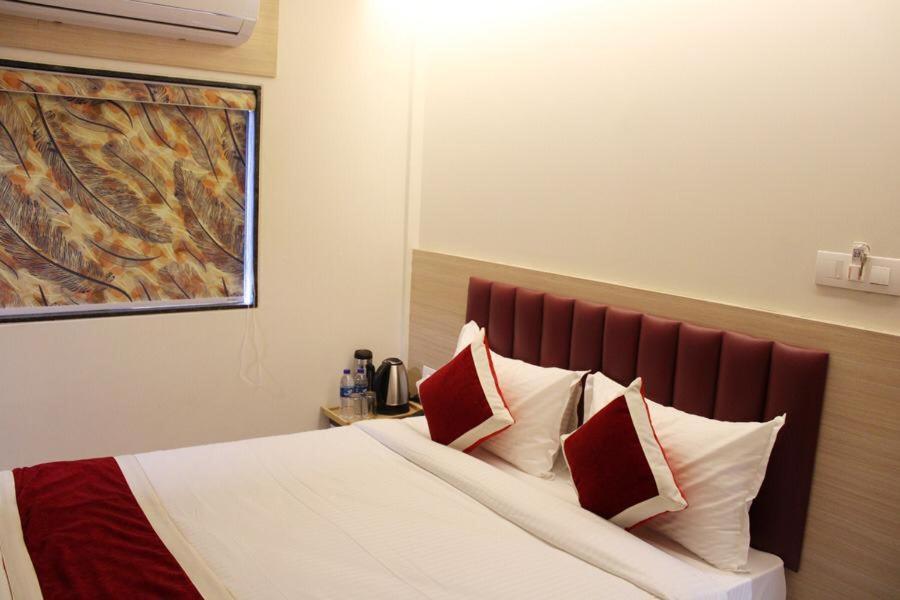 Hotel Saineel มุมไบ ภายนอก รูปภาพ